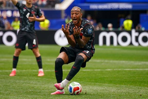 USA: Fußball FIFA World Cup, WM, Weltmeisterschaft, Fussball 2026, Sechzehntelfinale, Round of 32, Südafrika vs Kanada, South Africa vs Canada, SoFi Stadium (Inglewood, Los Angeles County, Kalifornien): Derek Cornelius (Kanada 13) Mimik, Gesichtsausdruck, Emotion *** USA Soccer 2026 FIFA World Cup, Round of 32, South Africa vs. Canada, SoFi Stadium, Inglewood, Los Angeles County, California; Derek Cornelius, Canada, 13; facial expressions, emotions Copyright: xJOERANxSTEINSIEKx