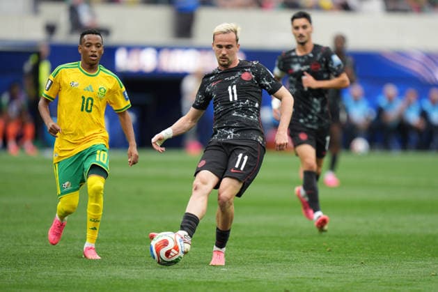 RECORD DATE NOT STATED 28th June 2026; SoFi Stadium, Los Angeles, California, United States of America; FIFA World Cup, WM, Weltmeisterschaft, Fussball Football, South Africa versus Canada; Liam Millar of Canada passes the ball AlecxBrown