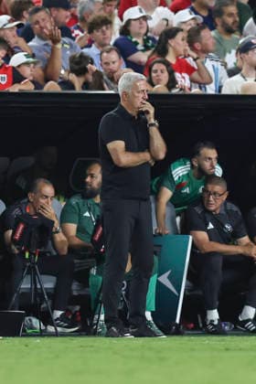 KANSAS CITY, MO - JUNE 27: Vladimir Petkovic of Algeria in the second half of the FIFA World Cup, WM, Weltmeisterschaft, Fussball 2026 Group J match between Algeria and Austria on June 27, 2026 at Kansas City Stadium in Kansas City, MO. (Photo by Scott Winters Icon Sportswire) SOCCER: JUN 27 FIFA World Cup 26 Group J - Algeria vs Austria EDITORIAL USE ONLY Icon2606270804