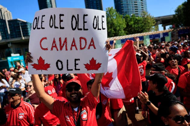 Sport Bilder des Tages #2 Fußball, FIFA WM 2026, Toronto FIFA Fan Festival Fans of Canada celebrate the victory over South Africa in Toronto, Canada, 28 June 2026. Fans celebrate the Canadian national team, Nationalteam s victory over South Africa !ACHTUNG: NUR REDAKTIONELLE NUTZUNG!  Copyright: xBienvenidoxVelascox GR1008 20260628-55020740210_1