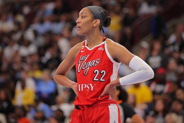 CHICAGO, IL - JUNE 28: A ja Wilson 22 of the Las Vegas Aces looks on during a game against the Chicago Sky on June 28, 2026 at the United Center in Chicago, Illinois. (Photo by Melissa Tamez Icon Sportswire) WNBA, Basketball Damen, USA JUN 28 Las Vegas Aces at Chicago Sky EDITORIAL USE ONLY Icon260628121