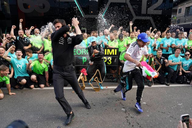 FORMULA ONE AUSTRIAN GRAND PRIX 2026 George Russell 63 (GBR) Mercedes, Toto Wolff (Mercedes, Team Principal) and Kimi Antonelli 12 (ITA) Mercedes celebrate with the team after the race during the Formula 1 Lenovo Austrian Grand Prix 2026, 8th round of the 2026 Formula 1 World Championship, WM, Weltmeisterschaft from 26th-28th June, 2026 at the Red Bull Ring, Spielberg, Austria. Credit: Robbie Hoad Every Second Media Editorial use only. All images are copyright Every Second Media Limited. No images may be reproduced without prior permission. Copyright: xIMAGO EveryxSecondxMediax ESM-2048-0675 RobbiexHoadx xEveryxSecondxMediax