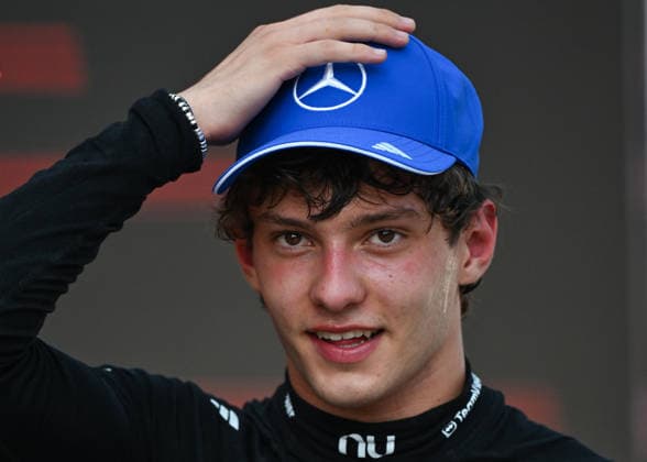 F1 Grand Prix Of Austria SPIELBERG, AUSTRIA - JUNE 28: Third-place finisher Kimi Antonelli of Italy and Mercedes-AMG Petronas F1 Team adjusts his cap on the podium during the trophy ceremony following the F1 Grand Prix of Austria at Red Bull Ring on June 28, 2026 in Spielberg, Austria. Spielberg Austria  Copyright: xArturxWidakx originalFilename:widak-f1grandp260628_npZMi.jpg