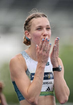 (260629) -- PARIS, June 29, 2026 -- Femke Broeders-Bol of the Netherlands reacts before the women s 800m final at the 2026 World Athletics Diamond League in Paris, France, June 28, 2026. ) (SP)FRANCE-PARIS-ATHLETICS-DIAMOND LEAGUE 2026? WuxHuiwo 