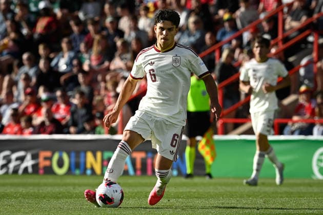 Football - 2026 UEFA European Under-19 Championship (U19 Euros) - Group A: Wales vs. Spain - SToK Cae Ras (Racecourse Ground) - Sunday 28th June 2026 Spain midfielder Xavi Espart on the ball COLORSPORT BARRY MITCHELL 