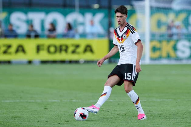 Luca Erlein (Germany) kontrolliert den Ball, UEFA European Under-19 Championship 2026 Group A, Germany v Denmark, Central Park Stadium am 28. June 2026 in Denbigh, Vereinigtes Königreich. (Foto von Marco Steinbrenner DeFodi Images) Luca Erlein (Germany) controls the ball, UEFA European Under-19 Championship 2026 Group A, Germany v Denmark, Central Park Stadium, June 28, 2026 in Denbigh, United Kingdom. (Photo by Marco Steinbrenner DeFodi Images) - *** Luca Erlein of Germany controls the ball, 2026 UEFA European Under-19 Championship Group A, Germany vs. Denmark, Central Park Stadium on June 28, 2026, in Denbigh, United Kingdom. Photo by Marco Steinbrenner, DeFodi Images. Luca Erlein (Germany) controls the ball, UEFA European Under-19 Championship 2026, Group A, Germany vs. Denmark, Central Park Stadium, June 28, 2026, in Denbigh, United Kingdom. Photo by Marco Steinbrenner, DeFodi Images