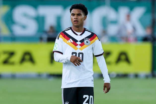 Tiago Poller (Germany) schaut, UEFA European Under-19 Championship 2026 Group A, Germany v Denmark, Central Park Stadium am 28. June 2026 in Denbigh, Vereinigtes Königreich. (Foto von Marco Steinbrenner DeFodi Images) Tiago Poller (Germany) looks on, UEFA European Under-19 Championship 2026 Group A, Germany v Denmark, Central Park Stadium, June 28, 2026 in Denbigh, United Kingdom. (Photo by Marco Steinbrenner DeFodi Images) - *** Tiago Poller Germany looks on, 2026 UEFA European Under-19 Championship Group A, Germany vs. Denmark, Central Park Stadium on June 28, 2026, in Denbigh, United Kingdom. Photo by Marco Steinbrenner, DeFodi Images. Tiago Poller of Germany looks on, UEFA European Under-19 Championship 2026, Group A, Germany vs. Denmark, Central Park Stadium, June 28, 2026, in Denbigh, United Kingdom. Photo by Marco Steinbrenner, DeFodi Images
