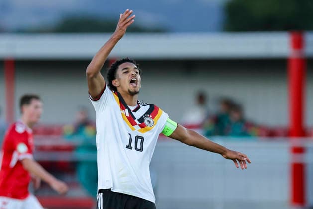 Francis Onyeka (Germany) gestikuliert, UEFA European Under-19 Championship 2026 Group A, Germany v Denmark, Central Park Stadium am 28. June 2026 in Denbigh, Vereinigtes Königreich. (Foto von Marco Steinbrenner DeFodi Images) Francis Onyeka (Germany) gestures, UEFA European Under-19 Championship 2026 Group A, Germany v Denmark, Central Park Stadium, June 28, 2026 in Denbigh, United Kingdom. (Photo by Marco Steinbrenner DeFodi Images) - *** Francis Onyeka of Germany gestures, 2026 UEFA European Under-19 Championship Group A, Germany vs. Denmark, Central Park Stadium on June 28, 2026, in Denbigh, United Kingdom. Photo by Marco Steinbrenner, DeFodi Images. Francis Onyeka of Germany gestures during the 2026 UEFA European Under-19 Championship, Group A, Germany vs. Denmark, Central Park Stadium, June 28, 2026, in Denbigh, United Kingdom. Photo by Marco Steinbrenner, DeFodi Images