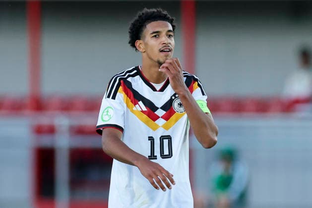 Francis Onyeka (Germany) schaut enttaeuscht, UEFA European Under-19 Championship 2026 Group A, Germany v Denmark, Central Park Stadium am 28. June 2026 in Denbigh, Vereinigtes Königreich. (Foto von Marco Steinbrenner DeFodi Images) Francis Onyeka (Germany) looks dejected, UEFA European Under-19 Championship 2026 Group A, Germany v Denmark, Central Park Stadium, June 28, 2026 in Denbigh, United Kingdom. (Photo by Marco Steinbrenner DeFodi Images) - *** Francis Onyeka of Germany looks disappointed, 2026 UEFA European Under-19 Championship Group A, Germany vs. Denmark, Central Park Stadium on June 28, 2026, in Denbigh, United Kingdom. Photo by Marco Steinbrenner, DeFodi Images. Francis Onyeka of Germany looks dejected, UEFA European Under-19 Championship 2026, Group A, Germany vs. Denmark, Central Park Stadium, June 28, 2026, in Denbigh, United Kingdom. Photo by Marco Steinbrenner, DeFodi Images