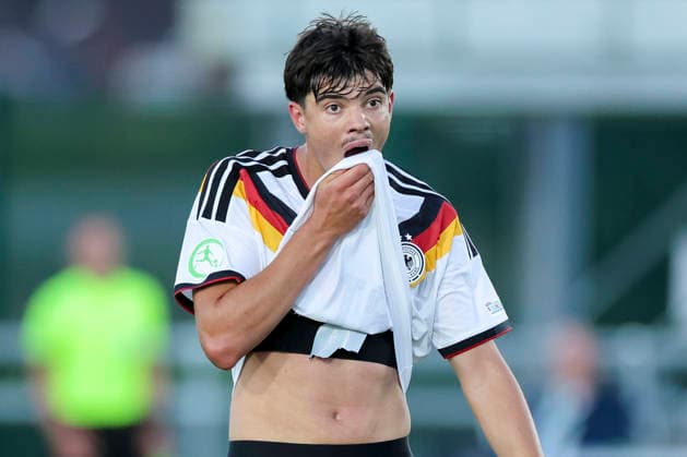 Mirza Catovic (Germany) schaut enttaeuscht, UEFA European Under-19 Championship 2026 Group A, Germany v Denmark, Central Park Stadium am 28. June 2026 in Denbigh, Vereinigtes Königreich. (Foto von Marco Steinbrenner DeFodi Images) Mirza Catovic (Germany) looks dejected, UEFA European Under-19 Championship 2026 Group A, Germany v Denmark, Central Park Stadium, June 28, 2026 in Denbigh, United Kingdom. (Photo by Marco Steinbrenner DeFodi Images) - *** Mirza Catovic of Germany looks disappointed, 2026 UEFA European Under-19 Championship Group A, Germany vs. Denmark, Central Park Stadium on June 28, 2026, in Denbigh, United Kingdom. Photo by Marco Steinbrenner, DeFodi Images. Mirza Catovic of Germany looks dejected, UEFA European Under-19 Championship 2026 Group A, Germany vs. Denmark, Central Park Stadium, June 28, 2026, in Denbigh, United Kingdom. Photo by Marco Steinbrenner, DeFodi Images