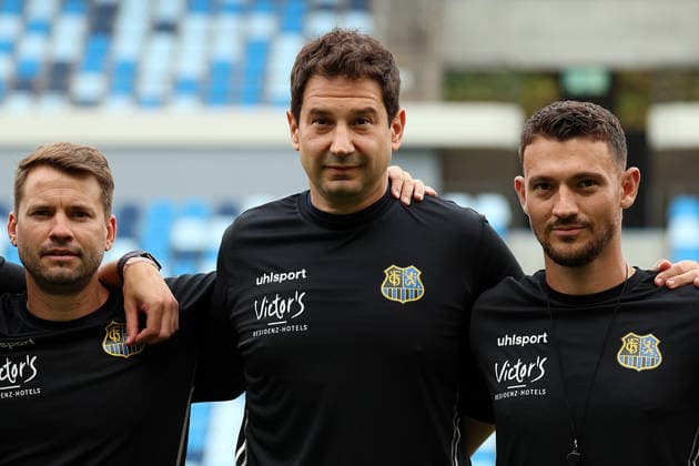 29.06.2026, xrekx, Fussball 3.Liga, 1.FC Saarbruecken - Trainingsauftakt Saison 2026 27 v.l. Gaetan Krebs Co-Trainer (1.FC Saarbruecken) Argirios Giannikis Trainer (1.FC Saarbruecken) Leon Laudi Co-Trainer (1.FC Saarbruecken) (DFL DFB REGULATIONS PROHIBIT ANY USE OF PHOTOGRAPHS as IMAGE SEQUENCES and or QUASI-VIDEO) Saarbruecken *** June 29, 2026, xrekx, Soccer 3rd Division, 1 FC Saarbrücken Start of Training for the 2026 Season, 27th from the left: Gaetan Krebs, Assistant Coach, 1 FC Saarbrücken; Argirios Giannikis, Head Coach, 1 FC Saarbrücken; Leon Laudi, Assistant Coach, 1 FC Saarbrücken. DFL and DFB regulations prohibit any use of photosOGRAPHS as IMAGE SEQUENCES and or QUASI-VIDEO Saarbrücken