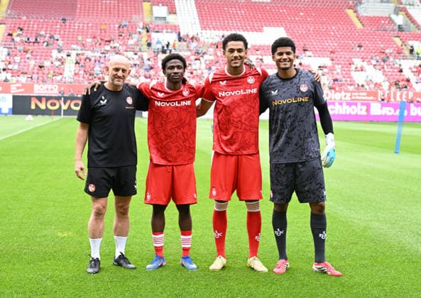 Fussball - 2. Bundesliga - Saison 2026 27 1. FC Kaiserslautern 29.06.2026 1. Training für die neue Saison Neuzugänge mit Trainer Torsten LIEBERKNECHT (1. FC Kaiserslautern), li, Ibrahim KANATE, Thierry TAZEMETA, Yannick ONOHIOL 1. FC Kaiserslautern *** Soccer, 2. Bundesliga, 2026–27 Season, 1. FC Kaiserslautern, June 29, 2026, 1:00 p.m. Training for the new season: New signings with coach Torsten LIEBERKNECHT, 1. FC Kaiserslautern, left, Ibrahim KANATE, Thierry TAZEMETA, Yannick ONOHIOL 1 FC Kaiserslautern
