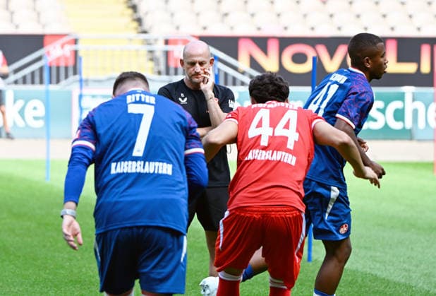 Fussball - 2. Bundesliga - Saison 2026 27 1. FC Kaiserslautern 29.06.2026 1. Training für die neue Saison Nachdenklich: Trainer Torsten LIEBERKNECHT (1. FC Kaiserslautern) 1. FC Kaiserslautern *** Soccer, 2. Bundesliga, 2026–27 Season, 1 FC Kaiserslautern, June 29, 2026, 1 Training for the new season, Coach Torsten LIEBERKNECHT looks pensive, 1 FC Kaiserslautern, 1 FC Kaiserslautern