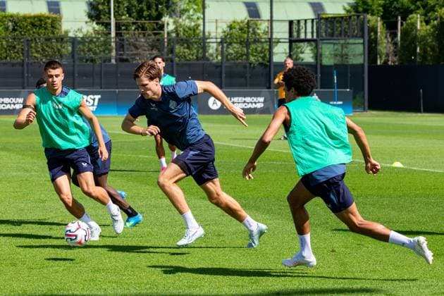 Club s Nicolo Tresoldi and Club s Bjorn Meijer pictured in action during a training session of Belgian first division soccer team Club Brugge, on Monday 29 June 2026 in Brugge, in preparation of the upcoming 2026-2027 Belgian first division soccer season. KURTxDESPLENTER  x179852310x