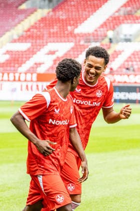 29.06.2026, xdaymx, Fussball 2.Bundesliga, 1.FC Kaiserslautern - Trainingsauftakt Saison 2026 27 vl. Ibrahim KanatÃ , Thierry Tazemeta haben sichtlich Freude beim Trainigsauftakt (DFL DFB REGULATIONS PROHIBIT ANY USE OF PHOTOGRAPHS as IMAGE SEQUENCES and or QUASI-VIDEO) Kaiserslautern *** June 29, 2026, xdaymx, Soccer 2. Bundesliga, 1. FC Kaiserslautern Start of Training for the 2026–27 Season, Ibrahim Kanato Thierry Tazemeta are clearly enjoying the start of training. DFL and DFB regulations prohibit any use of photographs as image sequences and or quasi-video. Kaiserslautern
