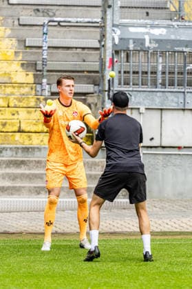 29.06.2026, xdaymx, Fussball 2.Bundesliga, 1.FC Kaiserslautern - Trainingsauftakt Saison 2026 27 Julian Krahl mit Koordinationsübungen beim Trainingsauftakt (DFL DFB REGULATIONS PROHIBIT ANY USE OF PHOTOGRAPHS as IMAGE SEQUENCES and or QUASI-VIDEO) Kaiserslautern *** June 29, 2026, xdaymx, Soccer 2. Bundesliga, 1 FC Kaiserslautern Kicks Off Training for the 2026 Season; Julian Krahl Performs Coordination Exercises at the Start of Training; DFL DFB REGULATIONS PROHIBIT ANY USE OF PHOTOGRAPHS AS IMAGE SEQUENCES AND OR QUASI-VIDEO; Kaiserslautern