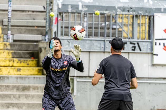 29.06.2026, xdaymx, Fussball 2.Bundesliga, 1.FC Kaiserslautern - Trainingsauftakt Saison 2026 27, Koordinationsübungen mit dem neuen Torhüter des FC Kaiserslautern, Yannick Onohiol (DFL DFB REGULATIONS PROHIBIT ANY USE OF PHOTOGRAPHS as IMAGE SEQUENCES and or QUASI-VIDEO) Kaiserslautern *** June 29, 2026, xdaymx, Soccer 2. Bundesliga, 1. FC Kaiserslautern Start of Training for the 2026–27 Season, Coordination exercises with 1. FC Kaiserslautern’s new goalkeeper, Yannick Onohiol DFL DFB REGULATIONS PROHIBIT ANY USE OF PHOTOGRAPHS AS IMAGE SEQUENCES AND OR QUASI-VIDEO Kaiserslautern