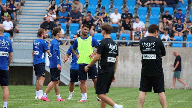 29.06.2026, xrekx, Fussball 3.Liga, 1.FC Saarbruecken - Trainingsauftakt Saison 2026 27 v.l. Kai Brünker Bruenker (1.FC Saarbruecken) (DFL DFB REGULATIONS PROHIBIT ANY USE OF PHOTOGRAPHS as IMAGE SEQUENCES and or QUASI-VIDEO) Saarbruecken *** June 29, 2026, xrekx, Soccer 3rd Division, 1 FC Saarbrücken Start of Training for the 2026-27 Season, from left: Kai Brünker, Brünker, 1 FC Saarbrücken. DFL and DFB regulations prohibit any use of photographs as image sequences and or quasi-video. Saarbrücken