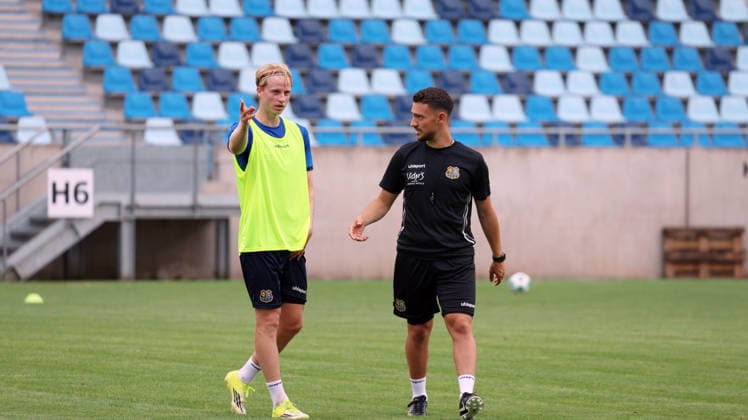29.06.2026, xrekx, Fussball 3.Liga, 1.FC Saarbruecken - Trainingsauftakt Saison 2026 27 v.l. Anton Baeuerle (1. FC Saarbruecken) Leon Laudi Co-Trainer (1.FC Saarbruecken) (DFL DFB REGULATIONS PROHIBIT ANY USE OF PHOTOGRAPHS as IMAGE SEQUENCES and or QUASI-VIDEO) Saarbruecken *** June 29, 2026, xrekx, Soccer 3rd Division, 1 FC Saarbrücken Starts Training for the 2026 Season, 27th, from left: Anton Baeuerle, 1 FC Saarbrücken; Leon Laudi, Assistant Coach, 1 FC Saarbrücken. DFL and DFB regulations prohibit any use of photographs as image sequences and or QUASI VIDEO Saarbrücken
