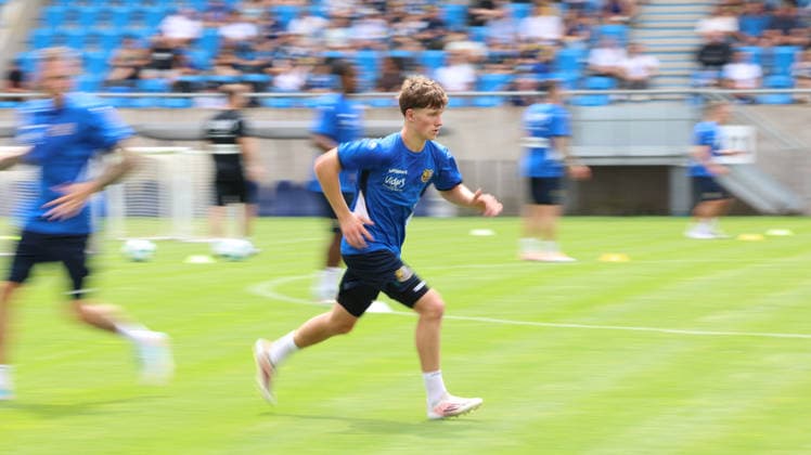 29.06.2026, xrekx, Fussball 3.Liga, 1.FC Saarbruecken - Trainingsauftakt Saison 2026 27 v.l. Nils Krämer Kraemer (1.FC Saarbruecken) (DFL DFB REGULATIONS PROHIBIT ANY USE OF PHOTOGRAPHS as IMAGE SEQUENCES and or QUASI-VIDEO) Saarbruecken *** June 29, 2026, xrekx, Soccer 3rd Division, 1 FC Saarbrücken Start of Training for the 2026-27 Season, from left: Nils Krämer, Kraemer, 1 FC Saarbrücken. DFL and DFB regulations prohibit any use of photographs as image sequences and or quasi-video. Saarbrücken