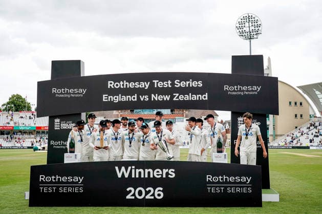 3rd Rothesay Test Match Day 5 England v New Zealand New Zealand captain Tom Latham and the New Zealand players lei the Trophy after winning the series 1-2 during the 3rd Rothesay Test Match Day 5 match England vs New Zealand at Trent Bridge, Nottingham, United Kingdom on 29 June 2026 (Photo by Maynard Manyowa News Images) Nottingham Trent Bridge Nottinghamshire United Kingdom Copyright: xMaynardxManyowa NewsxImagesx