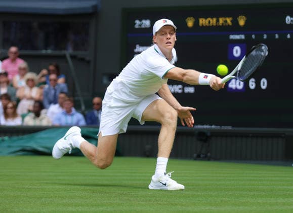 Wimbledon Championships 2026, Day One, AELTC Wimbledon, London, UK - 29 06 2026 Jannik Sinner (ITA) in action during his first round match against Miomir Kecmanovic (SRB) in the 2026 Wimbledon Championships at the AELTC London London AELTC Wimbledon London GBR, UK NEWSPAPERS OUT Copyright: xMarkxGreenwoodx
