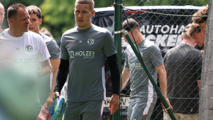 29.06.2026, xrekx, Fussball 1.Bundesliga, SV Elversberg - Trainingsauftakt Saison 202627 v.l. Lukas Pinckert (SV 07 Elversberg) (DFL DFB REGULATIONS PROHIBIT ANY USE OF PHOTOGRAPHS as IMAGE SEQUENCES and or QUASI-VIDEO) Elversberg *** June 29, 2026, xrekx, Soccer, Bundesliga 1, SV Elversberg Starts Training for the 2026–27 Season; from left: Lukas Pinckert, SV 07 Elversberg. DFL and DFB regulations prohibit any use of photographs as image sequences and or quasi-video. Elversberg