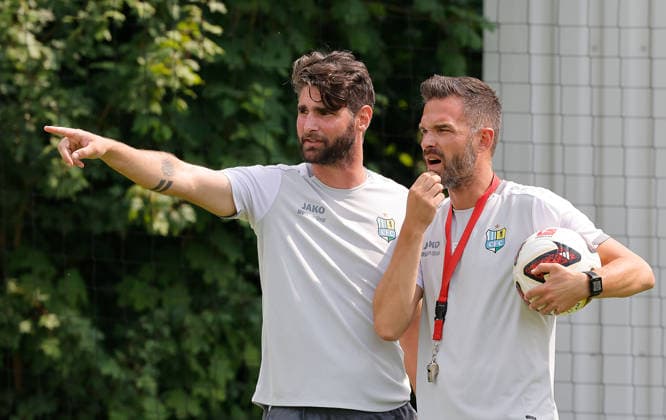 CFC_ Training 29.06.2026, Chemnitz, Sportforum, Fußball, Regionalliga Nordost, CFC, Training Die Mannschaft des CFC bereitet sich mit dem Training auf die neue Spiel- Saison vor. Nach einem sprichwörtlichem heißem Wochenende traf man sich 15 Uhr zu Trainimg Co-Trainer Niklas Hoheneder und Trainer Benjamin Duda Chemnitz Sachsen BRD *** CFC Training June 29, 2026, Chemnitz, Sportforum, Sports, Soccer, Northeast Regional League, CFC, Practice The CFC team is preparing for the new season with practice. After a proverbially hot weekend, the team met at 3:00 p.m. for practice. Assistant Coach Niklas Hoheneder and Head Coach Benjamin Duda, Chemnitz, Saxony, Germany