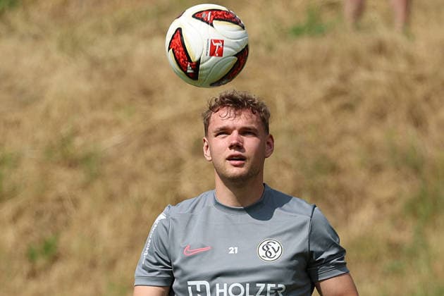 29.06.2026, xrekx, Fussball 1.Bundesliga, SV Elversberg - Trainingsauftakt Saison 202627 v.l. Lasse Günther (SV 07 Elversberg) (DFL DFB REGULATIONS PROHIBIT ANY USE OF PHOTOGRAPHS as IMAGE SEQUENCES and or QUASI-VIDEO) Elversberg *** June 29, 2026, xrekx, Soccer, Bundesliga 1, SV Elversberg Starts Training for the 2026–27 Season; from left: Lasse Günther, SV 07 Elversberg. DFL and DFB regulations prohibit any use of photographs as image sequences and or quasi-video. Elversberg