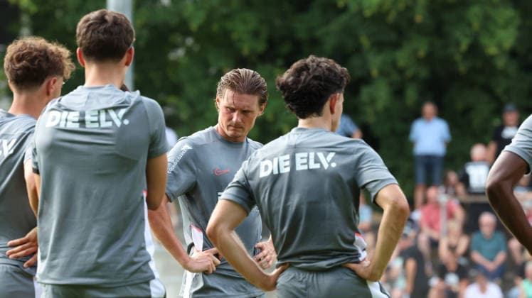 29.06.2026, xrekx, Fussball 1.Bundesliga, SV Elversberg - Trainingsauftakt Saison 202627 v.l. Carlo Sickinger (SV 07 Elversberg) (DFL DFB REGULATIONS PROHIBIT ANY USE OF PHOTOGRAPHS as IMAGE SEQUENCES and or QUASI-VIDEO) Elversberg *** June 29, 2026, xrekx, Soccer, Bundesliga 1, SV Elversberg Starts Training for the 2026–27 Season; from left: Carlo Sickinger, SV 07 Elversberg. DFL and DFB regulations prohibit any use of photographs as image sequences and or quasi-video. Elversberg