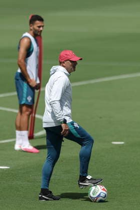 FIFA World Cup, WM, Weltmeisterschaft, Fussball 2026 - Portugal training Portugal soccer team head coach Roberto Martinez during the training session at the training site at Garden District Park for the FIFA World Cup 2026, Palm Beach, Florida, USA, 29 June 2026. Portgual plays a round of 32 match on 03 July against Croatia. Palm Beach Florida United States  Copyright: xMIGUELxA.xLOPESx