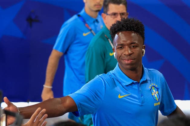 Brazil s Vini Jr. gestures upon arrival ahead of the 2026 FIFA World Cup, WM, Weltmeisterschaft, Fussball round-of-32 soccer match between Brazil and Japan, in Houston, United States, 29 June 2026. 2026 FIFA World Cup - round of 32 - Brazil vs. Japan !ACHTUNG: NUR REDAKTIONELLE NUTZUNG!  Copyright: xCarlosxRamirezx GRAF7699 20260629-55020746357_1