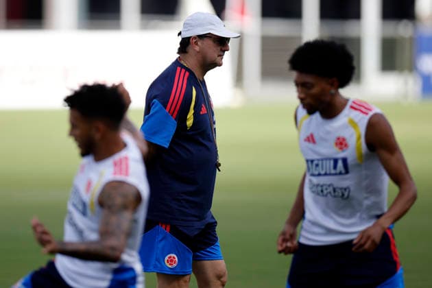 Head coach of Colombia Nestor Lorenzo leads the team s training session at the Miami Inter CF Stadium in Fort Lauderdale, Florida, US, at the 2026 FIFA World Cup, WM, Weltmeisterschaft, Fussball on 29 June 2026. Training session of Colombia in Fort Lauderdale !ACHTUNG: NUR REDAKTIONELLE NUTZUNG!  Copyright: xAlbertoxEstevezx GRAF7688 20260629-55020746360_1