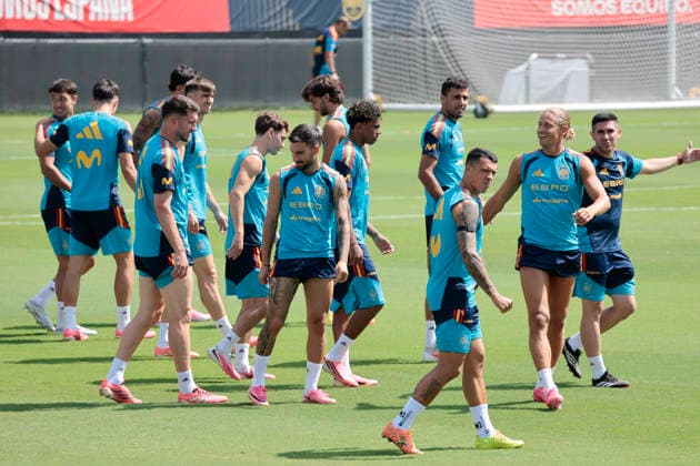 Players of Spain react during the team s training session in Chattanooga, Tenesse, US, at the 2026 FIFA World Cup, WM, Weltmeisterschaft, Fussball on 29 June 2026. Training session of Spain in Chattanooga !ACHTUNG: NUR REDAKTIONELLE NUTZUNG!  Copyright: xLavandeiraxJr.x GRAF7712 20260629-55020746660_1