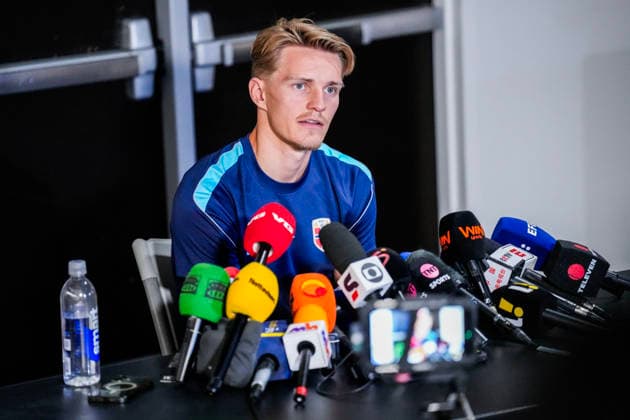 World Cup 2026 Dallas, Texas , USA 20260629. Kristoffer Ajer during a press conference, PK, Pressekonferenz with the Norwegian men s national football team at (SMU) Southern Methodist University in Dallas. Photo: Fredrik Varfjell NTB Dallas, Texas United States EDITORIAL USE ONLY. RESTRICTED USE FOR BETTING COMPANIES Ref:_SPOUuQomd-sMrI.jpg *** 2026 World Cup, Dallas, Texas, USA 20260629 Kristoffer Ajer during a press conference with the Norwegian men’s national soccer team at SMU (Southern Methodist University) in Dallas. Photo: Fredrik Varfjell, NTB. Dallas, Texas, United States. EDITORIAL USE ONLY. RESTRICTED USE FOR BETTING COMPANIES.  Copyright: xFredrikxVarfjellx xNTBx