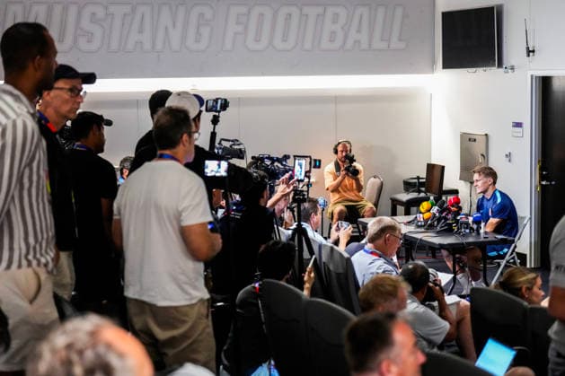 World Cup 2026 Dallas, Texas , USA 20260629. Kristoffer Ajer during a press conference, PK, Pressekonferenz with the Norwegian men s national football team at (SMU) Southern Methodist University in Dallas. Photo: Fredrik Varfjell NTB Dallas, Texas United States EDITORIAL USE ONLY. RESTRICTED USE FOR BETTING COMPANIES Ref:_SPOAj572QeFtxY.jpg *** 2026 World Cup, Dallas, Texas, USA 20260629 Kristoffer Ajer during a press conference with the Norwegian men’s national soccer team at SMU (Southern Methodist University) in Dallas. Photo: Fredrik Varfjell, NTB. Dallas, Texas, United States. EDITORIAL USE ONLY. RESTRICTED USE FOR BETTING COMPANIES.  Copyright: xFredrikxVarfjellx xNTBx