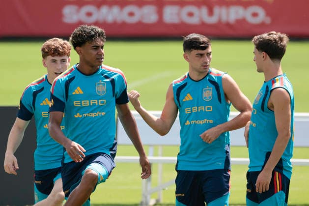 Players of Spain Victor Munoz, Lamine Yamal, Pedri and Gavi (L-R) react during the team s training session in Chattanooga, Tenesse, US, at the 2026 FIFA World Cup, WM, Weltmeisterschaft, Fussball on 29 June 2026. Training session of Spain in Chattanooga !ACHTUNG: NUR REDAKTIONELLE NUTZUNG!  Copyright: xLavandeiraxJr.x GRAF7718 20260629-55020746698_1
