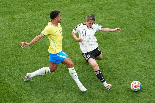 Danilo of Brazil passes the ball past Daizen Maeda of Japan Brazil v Japan, 2026 FIFA World Cup, WM, Weltmeisterschaft, Fussball Round of 32, Football, Houston Stadium, Houston, Texas, USA - 29 Jun 2026Houston Houston Stadium Texas (TX) United States of America  Copyright: xIsmaelxAdnan Shutterstockx 16968921s