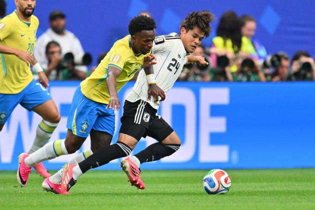 FIFA World Cup, WM, Weltmeisterschaft, Fussball 2026 - Round of 32 - Brazil vs Japan Kaishu Sano (R) of Japan in action against Vinicius Junior of Brazil during the FIFA World Cup 2026 Round of 32 match Brazil against Japan, in Houston, USA, 29 June 2026. HOUSTON United States  Copyright: xSAMxWASSONx