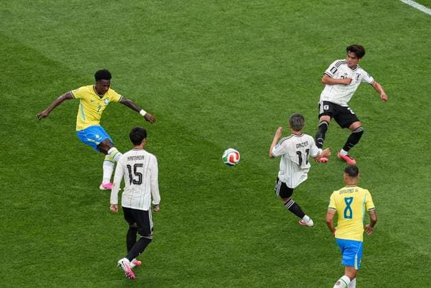 Vinicius Junior of Brazil shoots towards goal Brazil v Japan, 2026 FIFA World Cup, WM, Weltmeisterschaft, Fussball Round of 32, Football, Houston Stadium, Houston, Texas, USA - 29 Jun 2026Houston Houston Stadium Texas (TX) United States of America  Copyright: xIsmaelxAdnan Shutterstockx 16968921ap