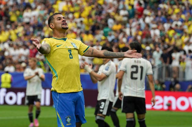 Brazilian Bruno Guimaraes (C) during the 2026 FIFA World Cup, WM, Weltmeisterschaft, Fussball round-of-32 soccer match between Brazil and Japan, in Houston, United States, 29 June 2026. 2026 FIFA World Cup - round of 32 - Brazil vs. Japan !ACHTUNG: NUR REDAKTIONELLE NUTZUNG!  Copyright: xKennethxFernandezx GRAF7795 20260629-55020747328_1