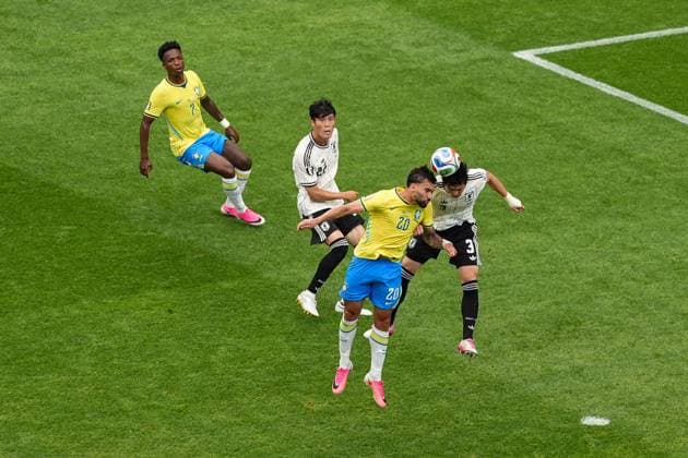 Lucas Paqueta of Brazil and Shogo Taniguchi of Japan jump to head the ball Brazil v Japan, 2026 FIFA World Cup, WM, Weltmeisterschaft, Fussball Round of 32, Football, Houston Stadium, Houston, Texas, USA - 29 Jun 2026Houston Houston Stadium Texas (TX) United States of America  Copyright: xIsmaelxAdnan Shutterstockx 16968921bh