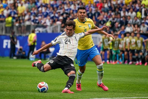 USA: Fußball FIFA World Cup, WM, Weltmeisterschaft, Fussball WM, Weltmeisterschaft, Fussball 2026 K.o.-Runde Round of 32 - Brasilien vs Japan, NRG Stadium Houston Stadium (Houston, Texas): Tor, Torschuss und Torjubel zum 1:0 durch Kaishu Sano KaishÅ« Sano (Japan 24) Freude, Emotionen, Jubel *** USA Soccer FIFA World Cup, World Cup, 2026 Soccer World Cup Knockout Round, Round of 32, Brazil vs. Japan, NRG Stadium, Houston, Texas, Goal, shot on goal and goal celebration for the 1–0 goal by Kaishu Sano, Japan, 24th minute—joy, emotions, cheering Copyright: xJOERANxSTEINSIEKx