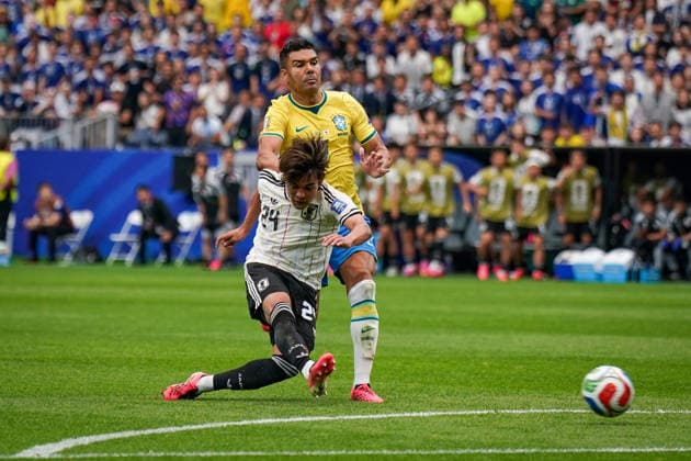 USA: Fußball FIFA World Cup, WM, Weltmeisterschaft, Fussball WM, Weltmeisterschaft, Fussball 2026 K.o.-Runde Round of 32 - Brasilien vs Japan, NRG Stadium Houston Stadium (Houston, Texas): Tor, Torschuss und Torjubel zum 1:0 durch Kaishu Sano KaishÅ« Sano (Japan 24) Freude, Emotionen, Jubel *** USA Soccer FIFA World Cup, World Cup, 2026 Soccer World Cup Knockout Round, Round of 32, Brazil vs. Japan, NRG Stadium, Houston, Texas, Goal, shot on goal and goal celebration for the 1–0 goal by Kaishu Sano, Japan, 24th minute—joy, emotions, cheering Copyright: xJOERANxSTEINSIEKx