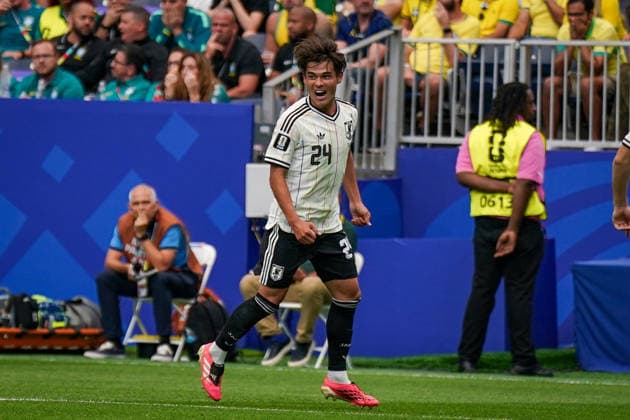 USA: Fußball FIFA World Cup, WM, Weltmeisterschaft, Fussball WM, Weltmeisterschaft, Fussball 2026 K.o.-Runde Round of 32 - Brasilien vs Japan, NRG Stadium Houston Stadium (Houston, Texas): Tor, Torschuss und Torjubel zum 1:0 durch Kaishu Sano KaishÅ« Sano (Japan 24) Freude, Emotionen, Jubel *** USA Soccer FIFA World Cup, World Cup, 2026 Soccer World Cup Knockout Round, Round of 32, Brazil vs. Japan, NRG Stadium, Houston, Texas, Goal, shot on goal and goal celebration for the 1–0 goal by Kaishu Sano, Japan, 24th minute—joy, emotions, cheering Copyright: xJOERANxSTEINSIEKx