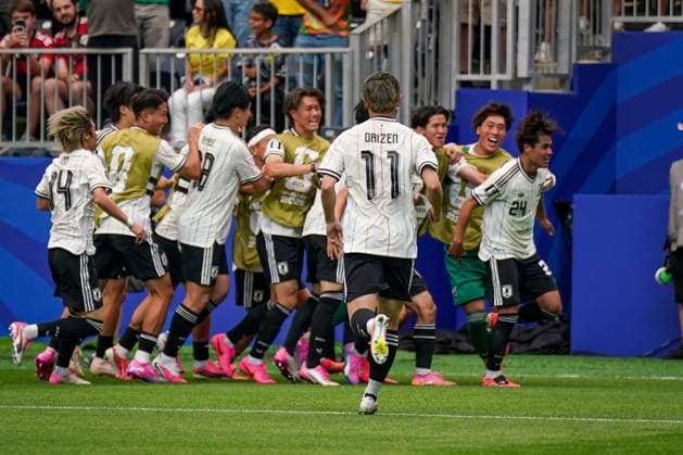 USA: Fußball FIFA World Cup, WM, Weltmeisterschaft, Fussball WM, Weltmeisterschaft, Fussball 2026 K.o.-Runde Round of 32 - Brasilien vs Japan, NRG Stadium Houston Stadium (Houston, Texas): Tor, Torschuss und Torjubel zum 1:0 durch Kaishu Sano KaishÅ« Sano (Japan 24) Freude, Emotionen, Jubel *** USA Soccer FIFA World Cup, World Cup, 2026 Soccer World Cup, Round of 32, Brazil vs. Japan, NRG Stadium, Houston, Texas, Goal, shot on goal and goal celebration for the 1–0 goal by Kaishu Sano, Japan, 24th minute—joy, emotions, cheering Copyright: xJOERANxSTEINSIEKx