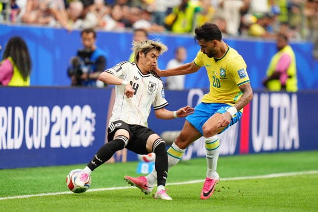 Brazil v Japan - FIFA World Cup, WM, Weltmeisterschaft, Fussball 2026 - Round of 32 HOUSTON, USA - JUNE 29: Paqueta of Brazil in action against Junya Ito (14) of Japan during the FIFA World Cup 2026 Round of 32 match between Brazil and Japan at Houston Stadium (NRG Stadium) on June 29, 2026 in Houston, Texas. Hakan Akgun Anadolu Texas United States. Editorial use only. Please get in touch for any other usage.  Copyright: x2026xAnadoluxHakanxAkgunx