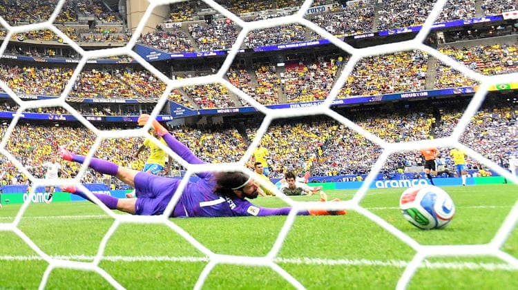 FIFA World Cup, WM, Weltmeisterschaft, Fussball 2026 - Round of 32 - Brazil vs Japan Brazilian goalkeeper Alisson Becker is beaten as Japan score the opening goal during the FIFA World Cup 2026 Round of 32 match Brazil against Japan, in Houston, USA, 29 June 2026. HOUSTON United States  Copyright: xSAMxWASSONx