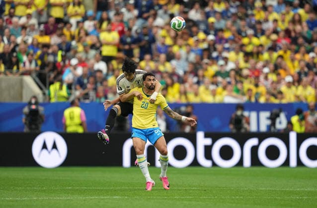 Lucas Paqueta (Brazil) and Shogo Taniguchi (Japan) battle for the ball during Brazil and Japan, Round of 32 FIFA World Cup, WM, Weltmeisterschaft, Fussball 2026, Houston Stadium, Texas, USA on June 29, 2026. Thor Wegner DeFodi Images. (Photo by DeFodi Images) - *** Lucas Paqueta of Brazil and Shogo Taniguchi of Japan battle for the ball during the Brazil vs. Japan match in the Round of 32 of the 2026 FIFA World Cup at Houston Stadium in Texas, USA, on June 29, 2026. Photo by Thor Wegner, DeFodi Images