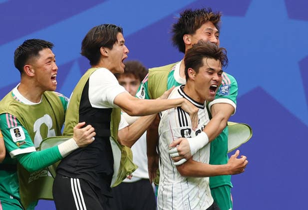Japan players celebrate after Kaishu Sano scored a goal against Brazil in the first half of a FIFA World Cup, WM, Weltmeisterschaft, Fussball match at Houston Stadium in Houston, Texas, on Monday, June 29, 2026.  HOU20260629910 CHRISTIANxBRUNSKILL